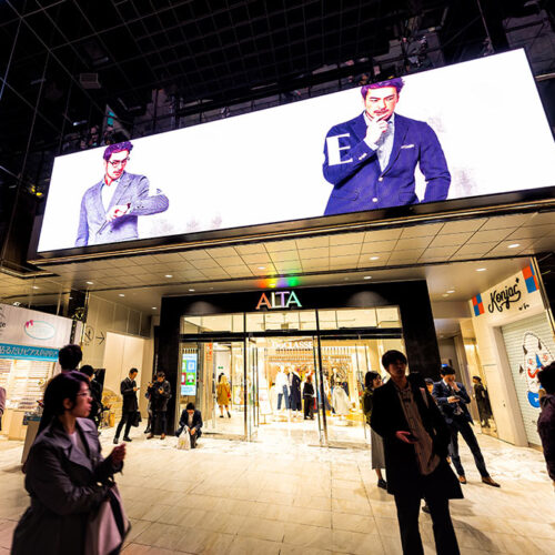 insegne tradizionali e luminose